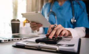 Non-Tuition Expenses That Matter When Calculating Medical School Costs