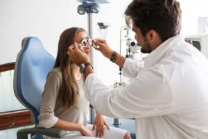 ophthalmologist-vs-optometrist-vs-optician